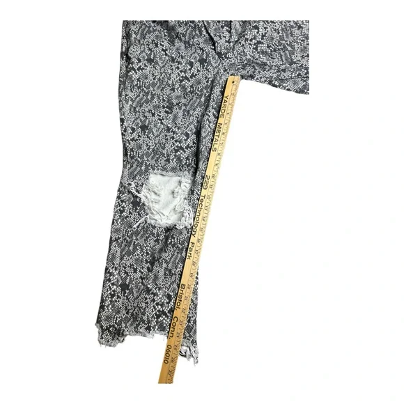 We The Free animal print cropped distressed denim pant sz 30 buttonfly j… - Picture 5 of 8